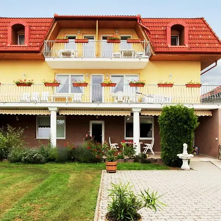 Lena Apartmán *