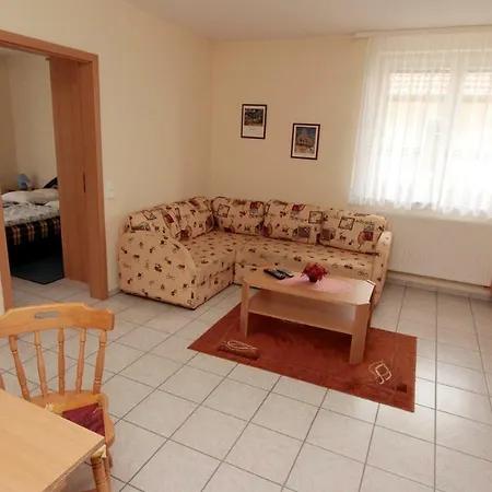 Lena Apartmán *