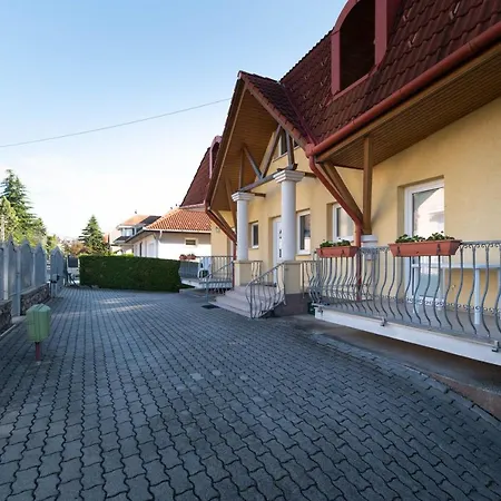 Lena Apartmán